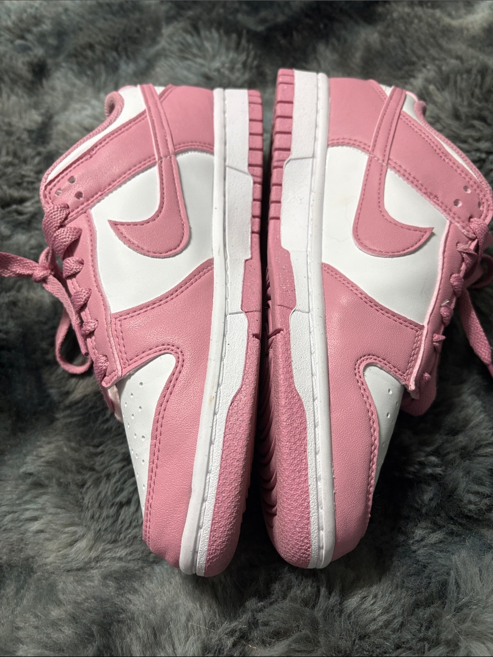 Nike Low-Top Sneakers in Pink and White - Picture 3 of 4